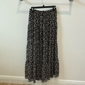 Lulus skirt, like new, never worn, size medium